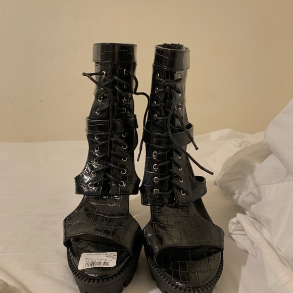 Size 8 open toe heels - Picture 4 of 8